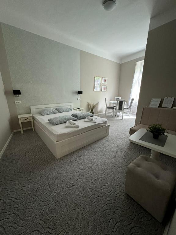 Nice 5 Apartments - Deluxe Double Studio