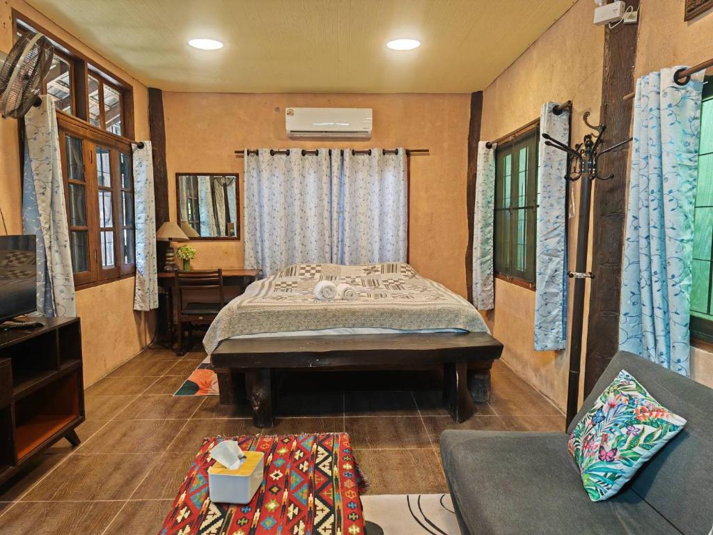 ธารทอง ลอดจ์ Tharnthong Lodge - Double Room With Terrace