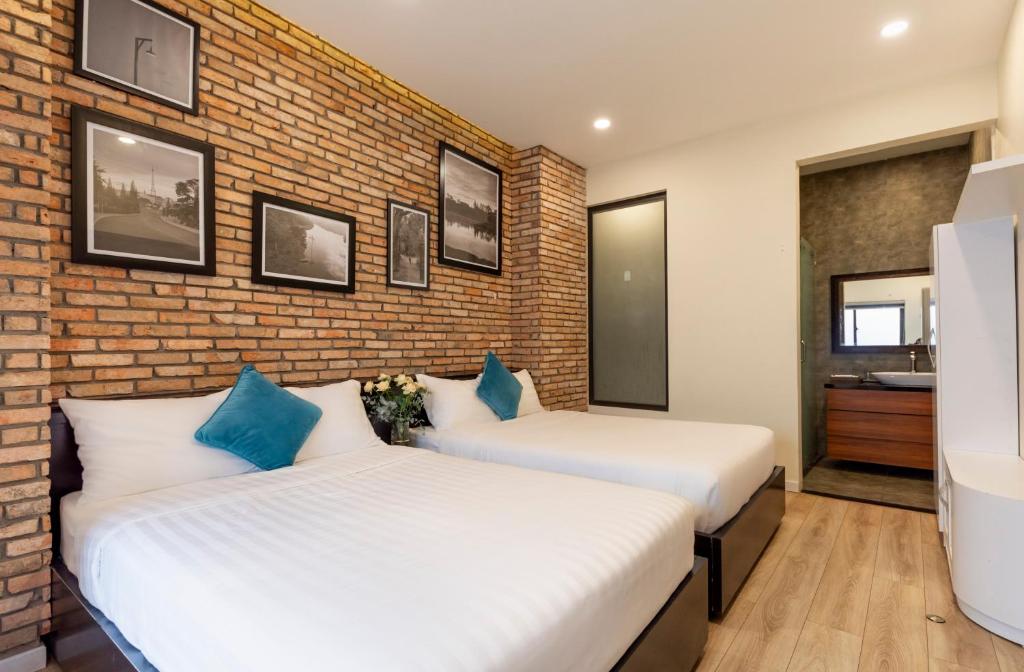 Postel nebo postele na pokoji v ubytování The Brick Home dalat