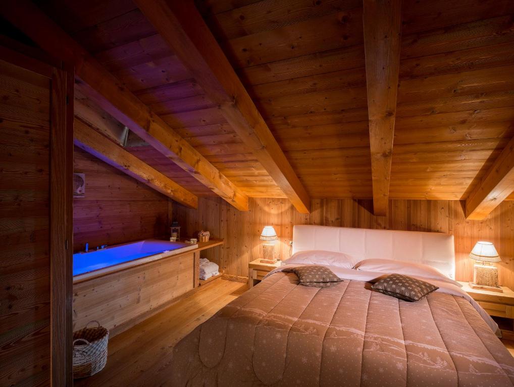 Postel nebo postele na pokoji v ubytování Bijoux Des Alpes - Mont Blanc Village
