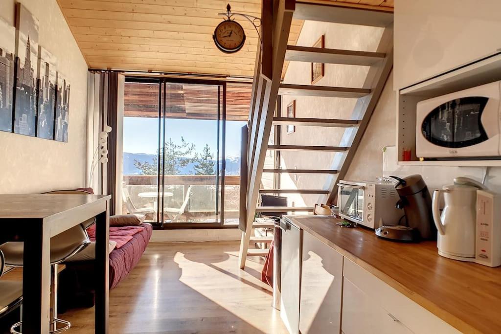 Kuchyň nebo kuchyňský kout v ubytování Appartement duplex et terrasse superbe vue avec garage