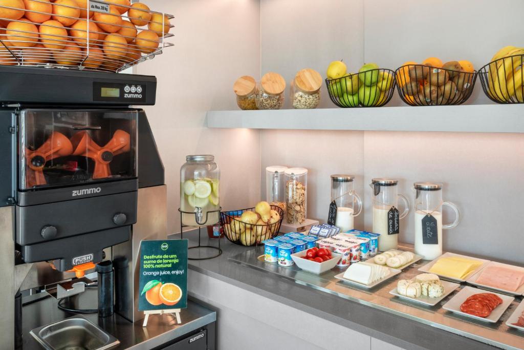 B&B HOTEL Guimarães - Resim 24