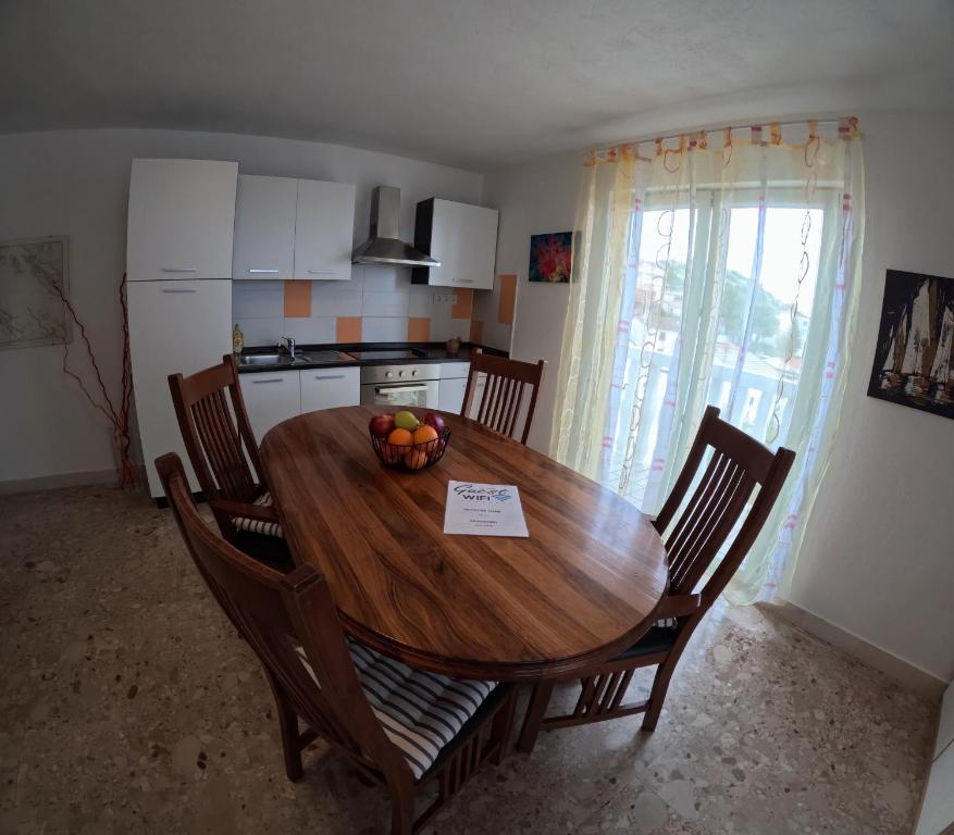 Kuchyňa alebo kuchynka v ubytovaní Jadran Apartmani