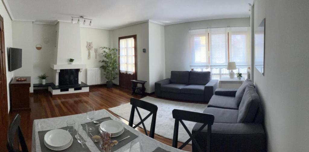 a living room with a couch and a table at Apto Dúplex, 122 m2, Wifi 1GB, centro Mundaka in Mundaka