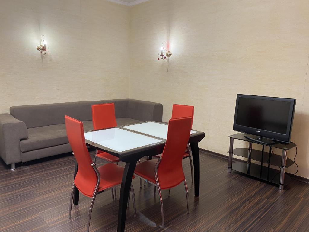 TV a/nebo společenská místnost v ubytování Valencia Hotel