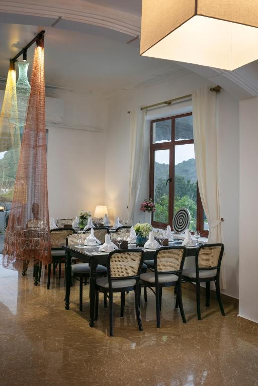 Posezení v ubytování Maison Cat Ba Bay View Villa