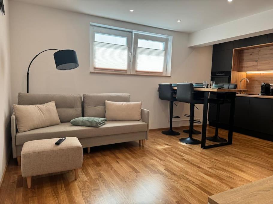 Posezení v ubytování 1,5-Zimmer, Top ausgestattet, 4 Pers, Souterrain, Self Check-in, Parkplatz, Netflix & Amazon Prime