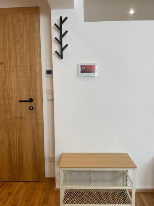 Fotografie z fotogalerie ubytování 1,5-Zimmer, Top ausgestattet, 4 Pers, Souterrain, Self Check-in, Parkplatz, Netflix & Amazon Prime v destinaci Flintsbach am Inn