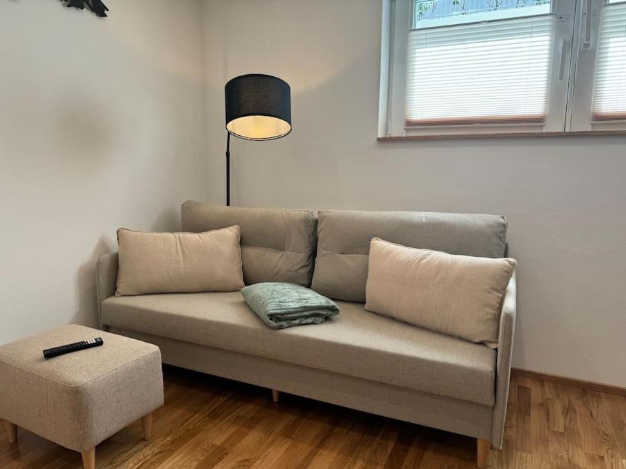 Posezení v ubytování 1,5-Zimmer, Top ausgestattet, 4 Pers, Souterrain, Self Check-in, Parkplatz, Netflix & Amazon Prime