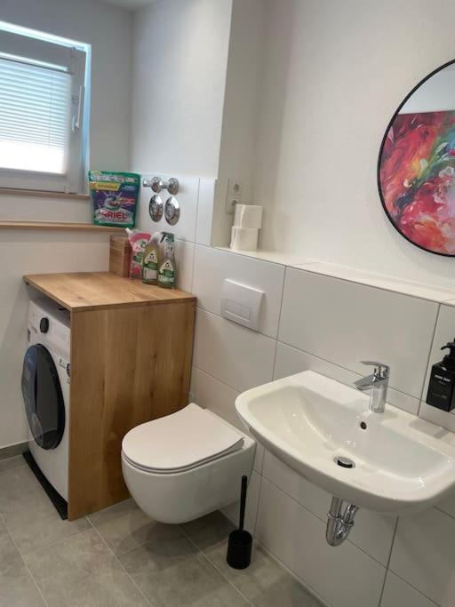 Koupelna v ubytování 1,5-Zimmer, Top ausgestattet, 4 Pers, Souterrain, Self Check-in, Parkplatz, Netflix & Amazon Prime