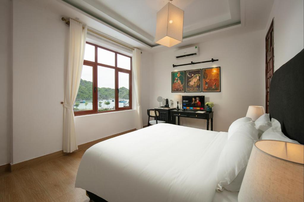 Postel nebo postele na pokoji v ubytování Maison Cat Ba Bay View Villa