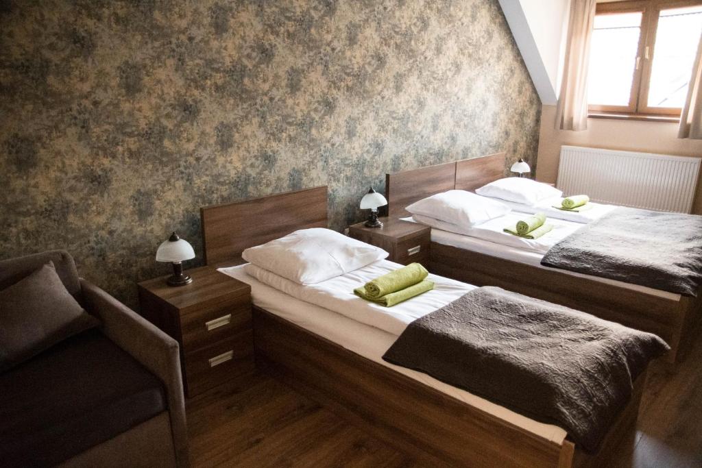 Posteľ alebo postele v izbe v ubytovaní Pensjonat Zdrojowy