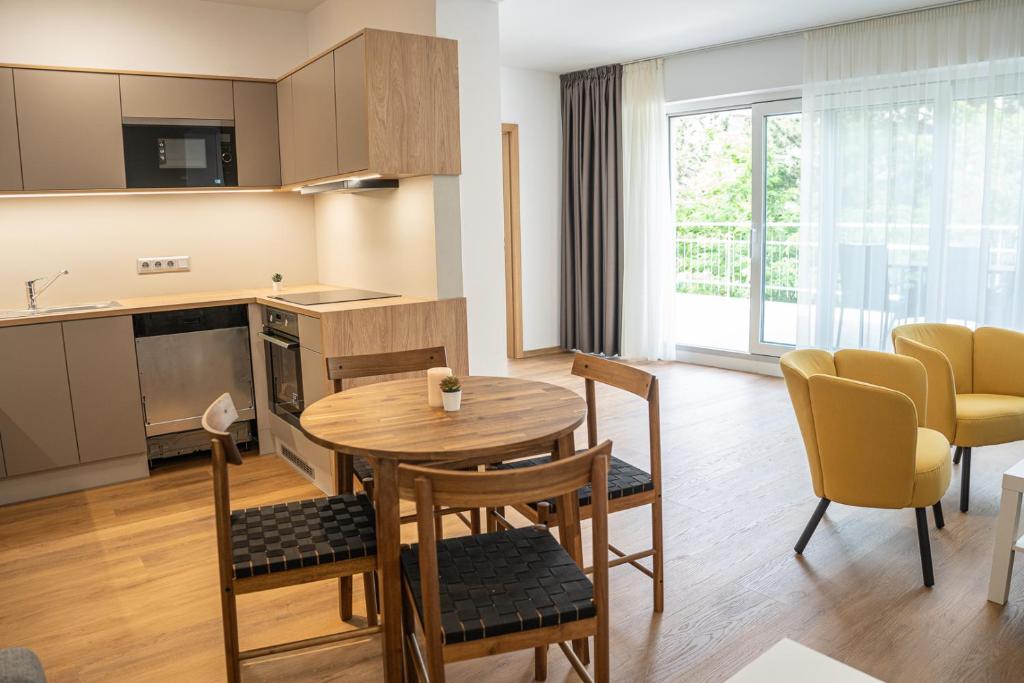 Kuchyň nebo kuchyňský kout v ubytování DIAMOND Luxury Apartments
