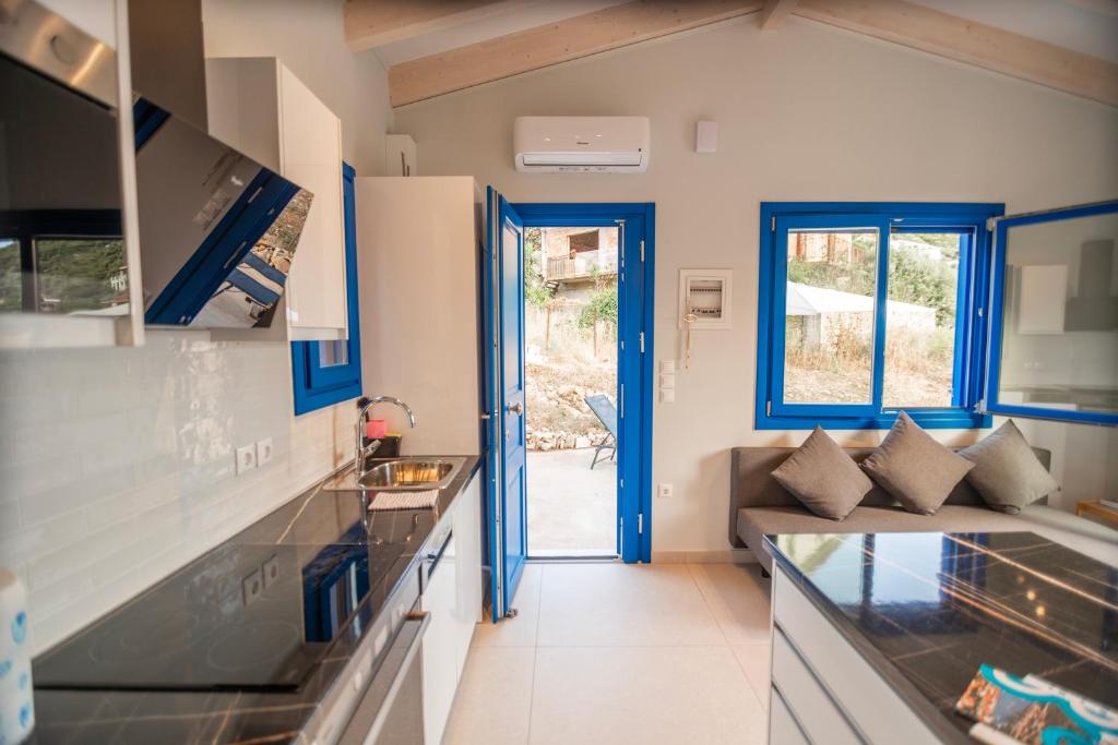 Kuchyň nebo kuchyňský kout v ubytování ONIRO Villas