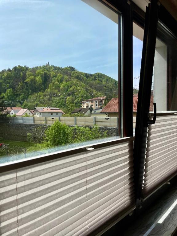 Nespecifikovaný výhled na hory nebo výhled na hory při pohledu z aparthotelu