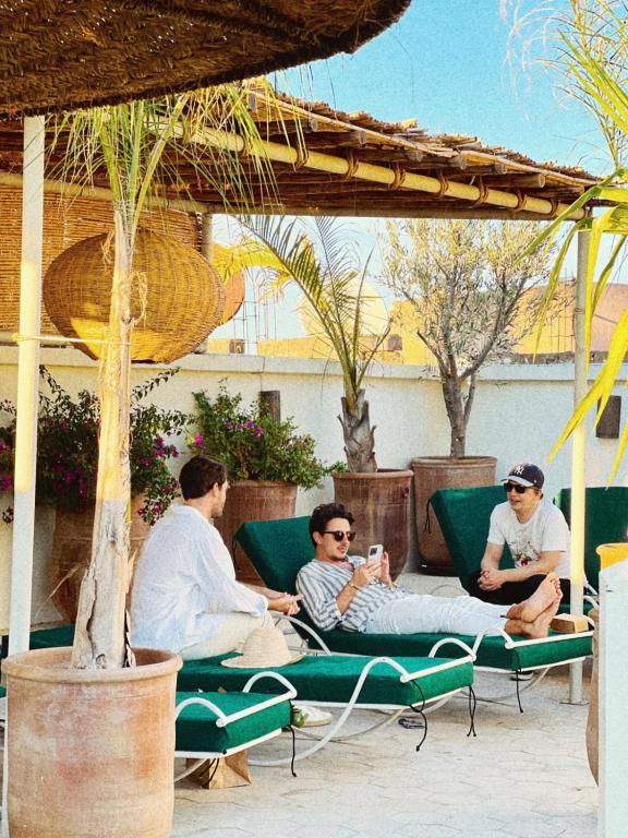 Oaspeți care stau la Riad Dar Blanche & Spa