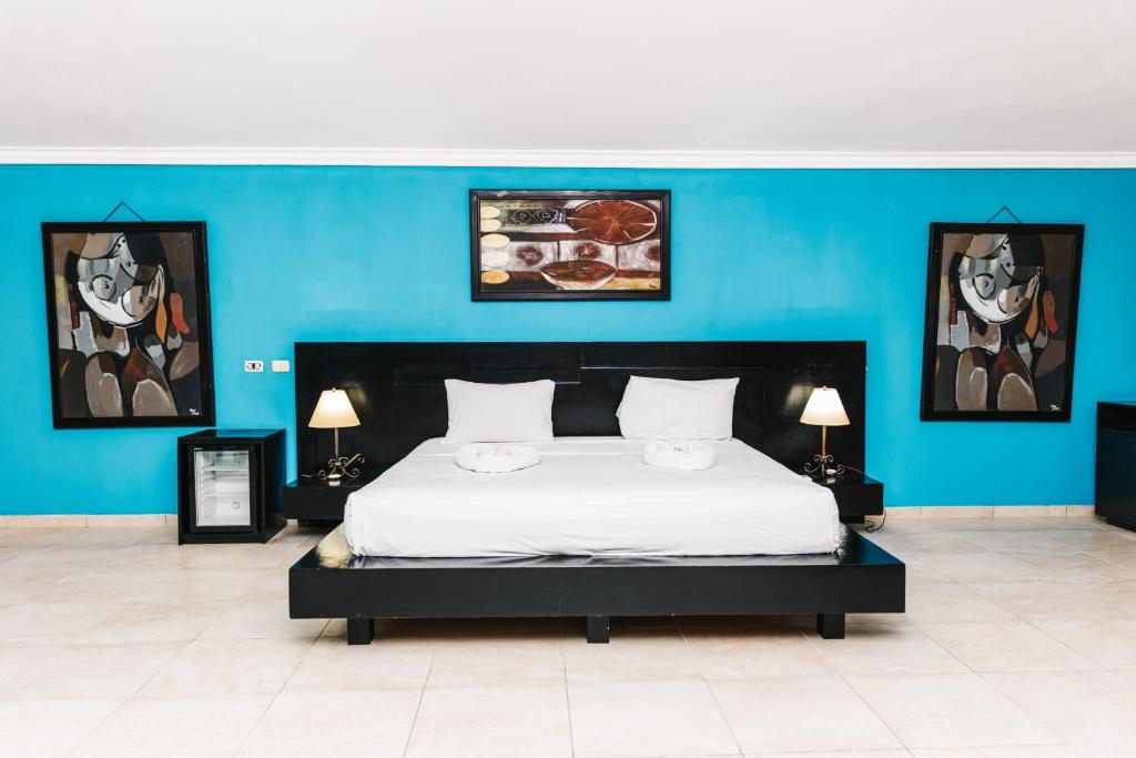 Postel nebo postele na pokoji v ubytování hotel plaza BRISAS MT