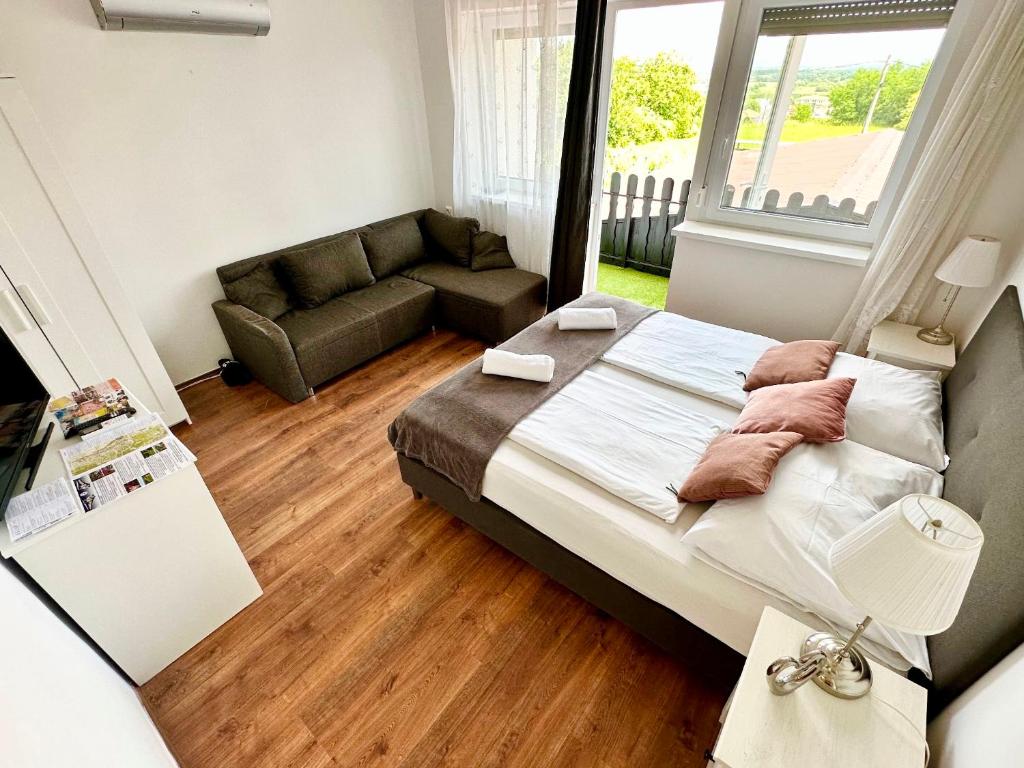 Posezení v ubytování Szent Orbán Panzió - Kutyabarát apartmanok