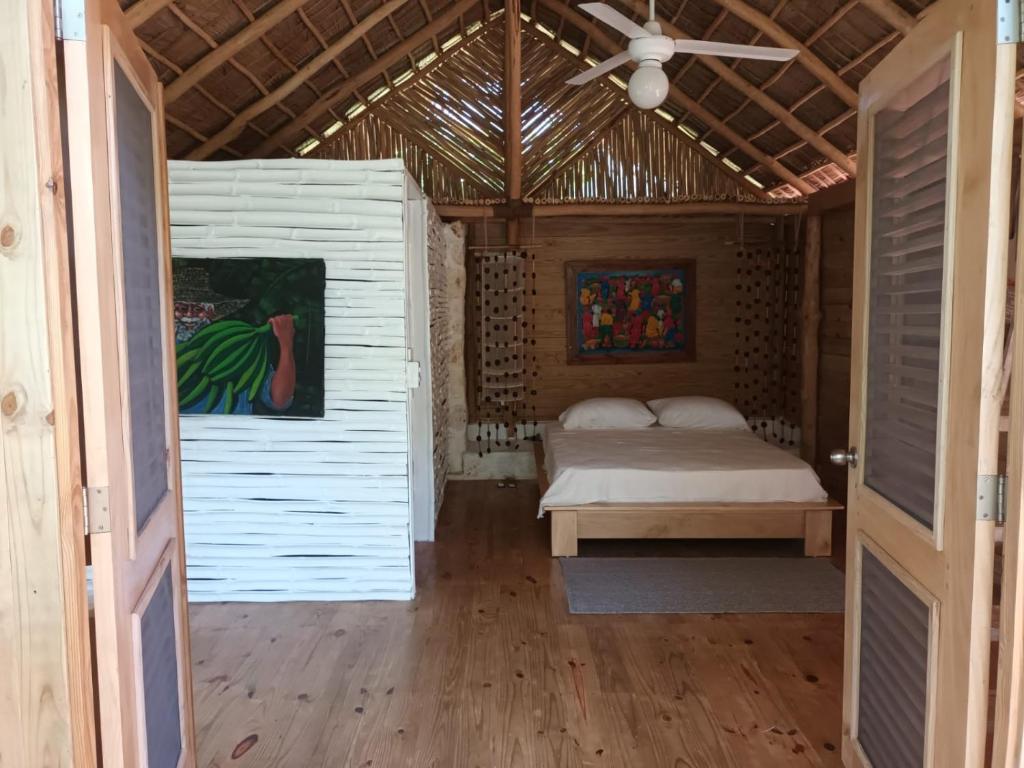 Postel nebo postele na pokoji v ubytování Samo Eco Lodge
