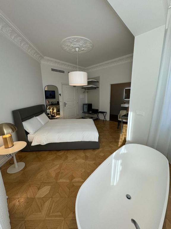Postel nebo postele na pokoji v ubytování Delle Nazioni Milan Hotel