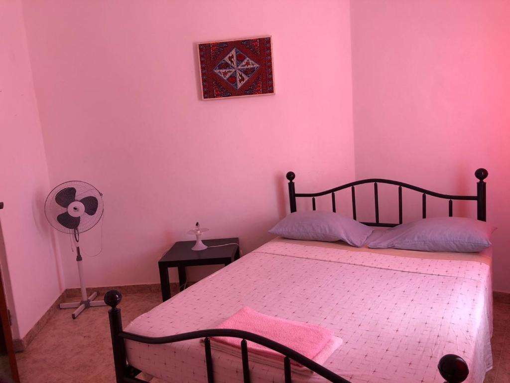 Postel nebo postele na pokoji v ubytování Tarrafal Ecodécor Rooms