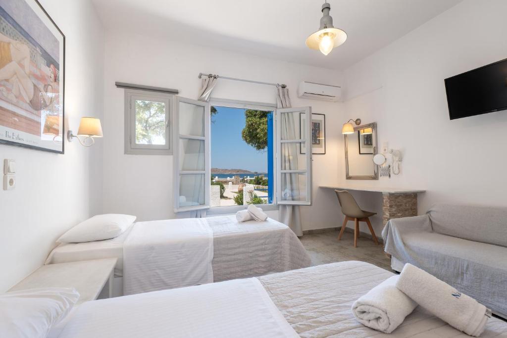 Postel nebo postele na pokoji v ubytování Naoussa Hotel Paros by Booking Kottas