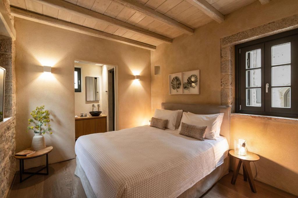 Postel nebo postele na pokoji v ubytování Korona Boutique Hotel