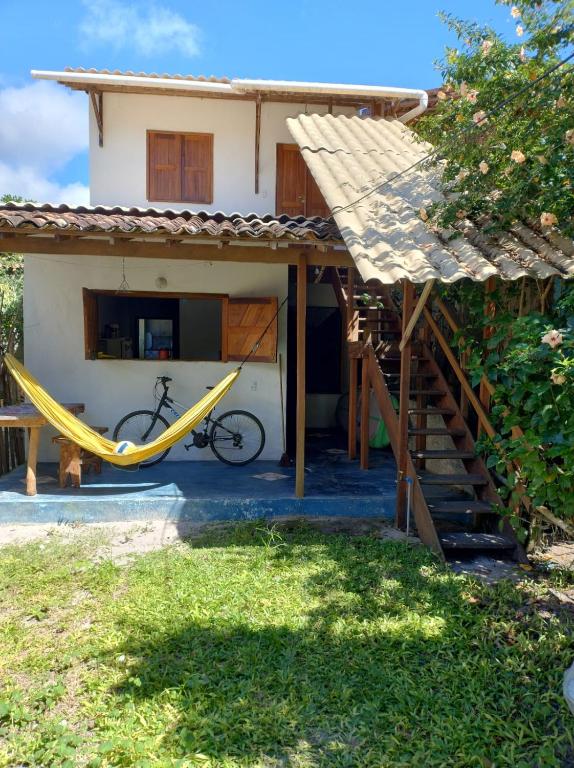 a bike parked in front of a house at Casa de Deli in Ilha de Boipeba