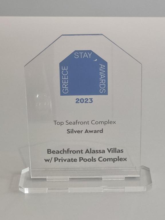 Beachfront Alassa Villas w Private Pools Complex tanúsítványa, márkajelzése vagy díja