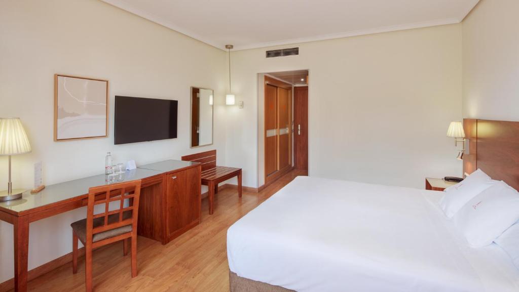 Postel nebo postele na pokoji v ubytování Sercotel Los Llanos