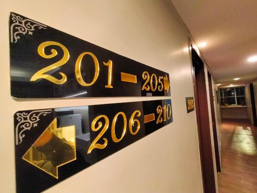 Certifikát, hodnocení, plakát nebo jiný dokument vystavený v ubytování The Grace Hotel