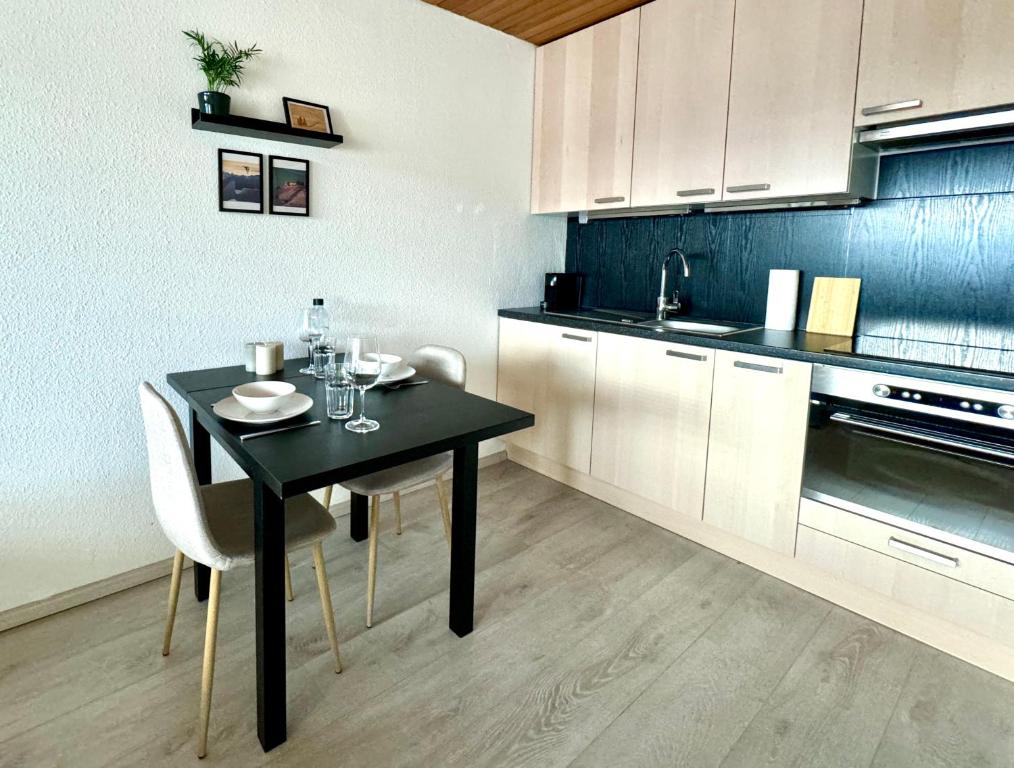Kuchyň nebo kuchyňský kout v ubytování Studio mit See- und Bergblick