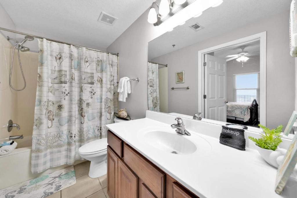 Ein Badezimmer in der Unterkunft Ariel Dunes I Unit 1209 Gulf view