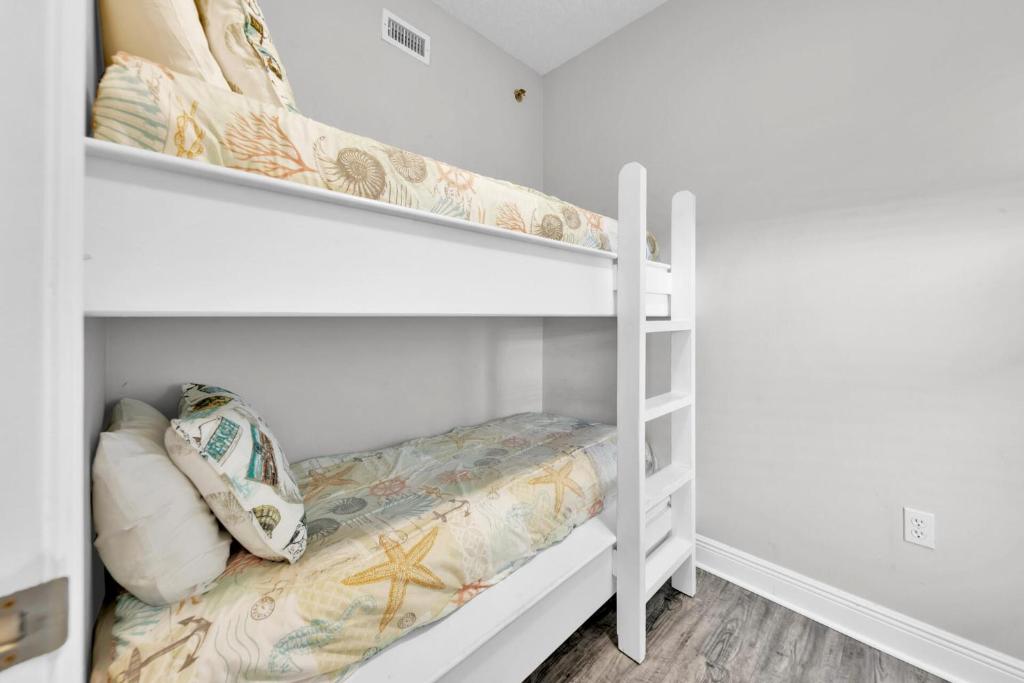 Ein Bett oder Betten in einem Zimmer der Unterkunft Ariel Dunes I Unit 1209 Gulf view