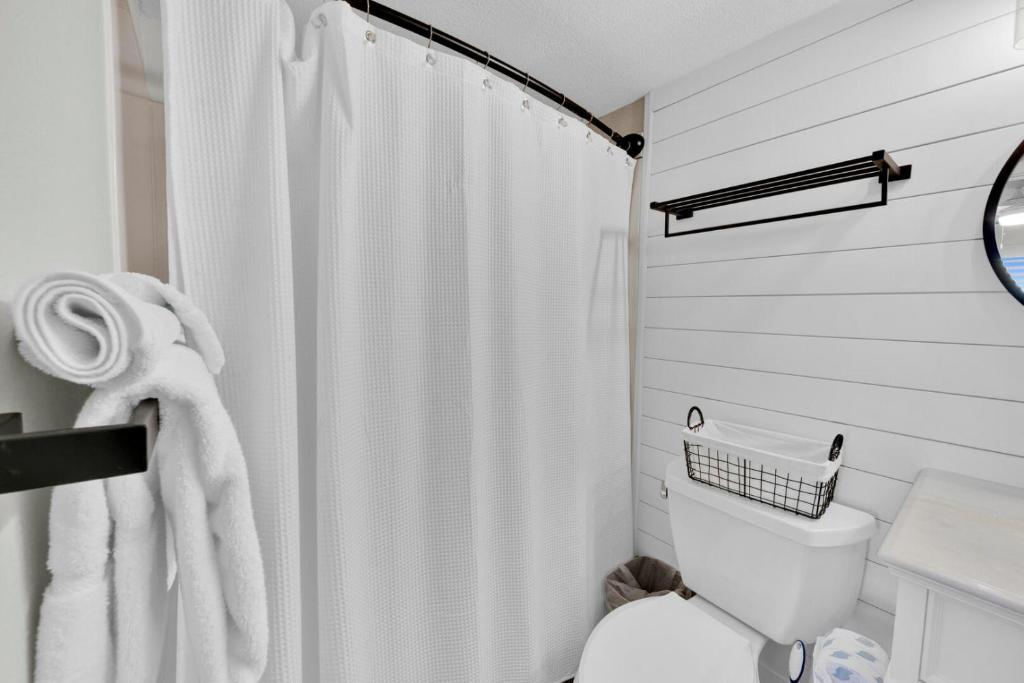 Bagno di Beautiful Updated Pelican Beach Unit!!!