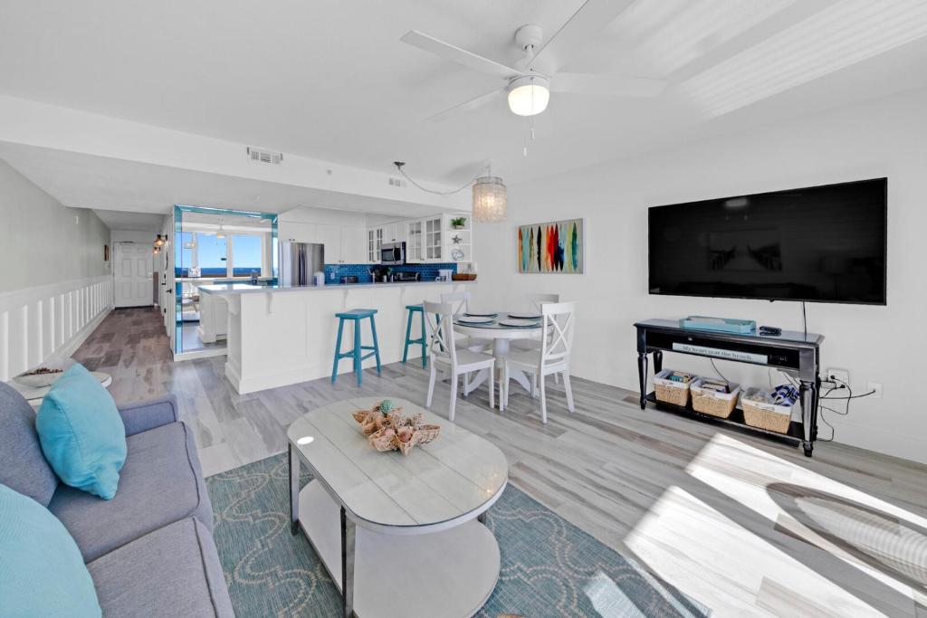 TV&#47;Unterhaltungsangebot in der Unterkunft Beautiful Updated Pelican Beach Unit!!!