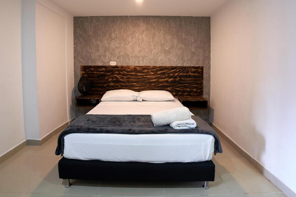 Postel nebo postele na pokoji v ubytování Hotel Express Medellin FARUM