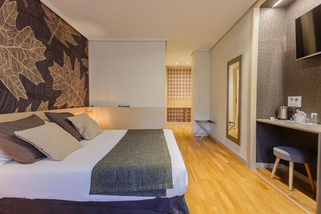 Posteľ alebo postele v izbe v ubytovaní Hostal Rodas Pamplona