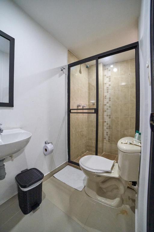 Koupelna v ubytování Hotel Express Medellin FARUM