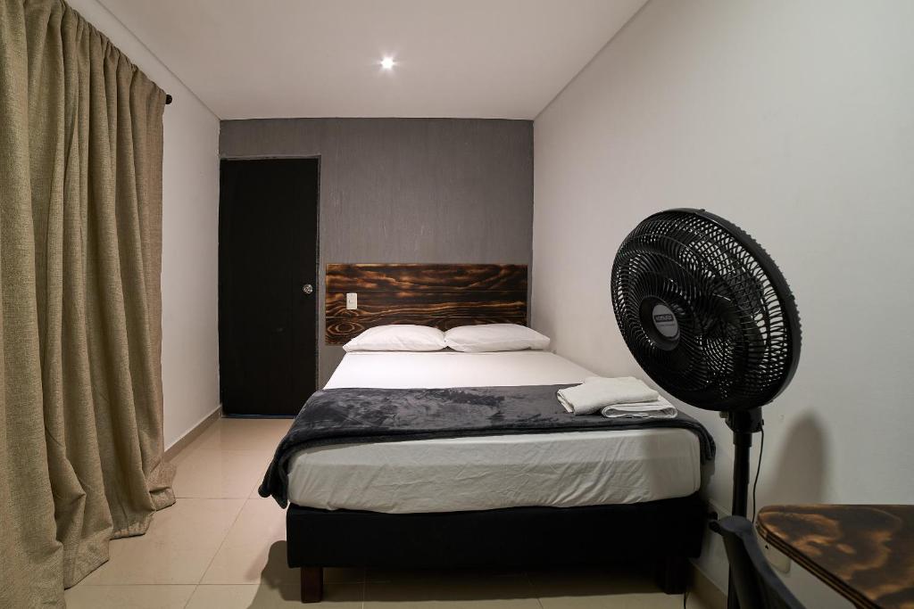 Postel nebo postele na pokoji v ubytování Hotel Express Medellin FARUM