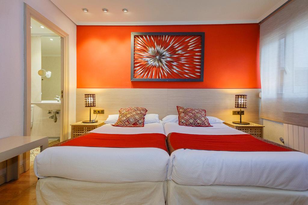 Posteľ alebo postele v izbe v ubytovaní Hostal Rodas Pamplona