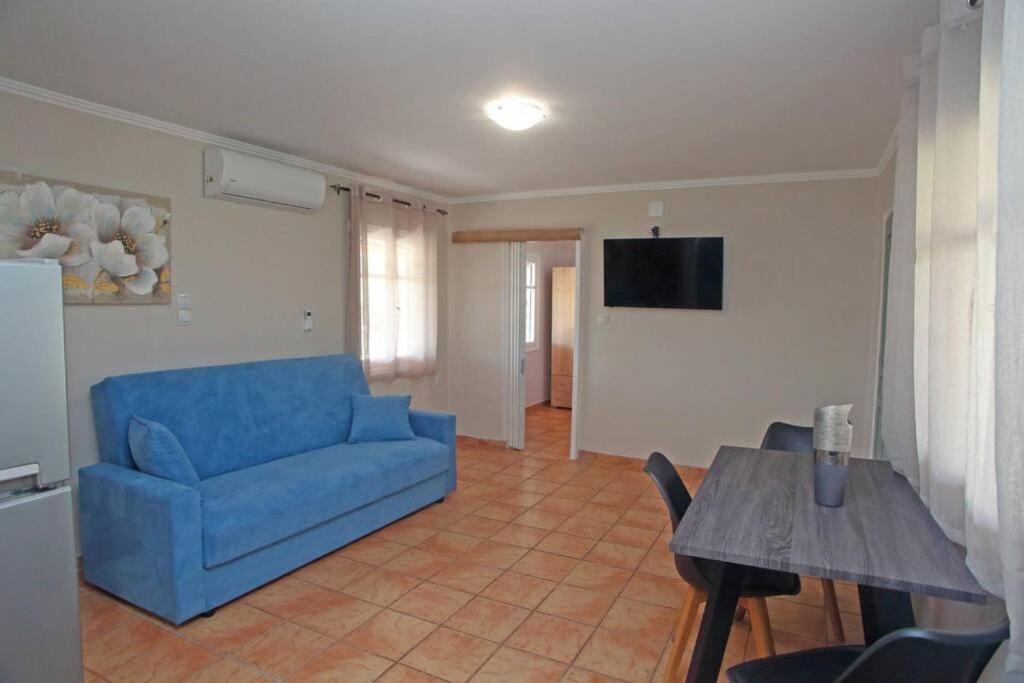 Televízia a/alebo spoločenská miestnosť v ubytovaní Olga Home Agios Ioannis Lefkada - Lefkada BnB