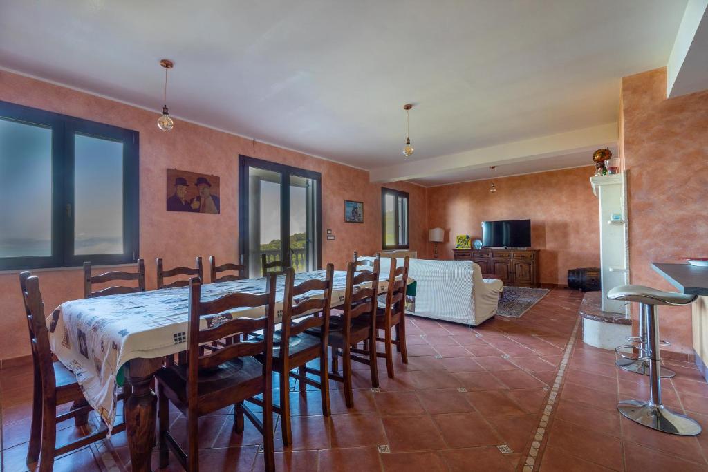 Zdjęcie z galerii obiektu Villa Rosaria con spa e piscina interna w mieście Gioiosa Marea