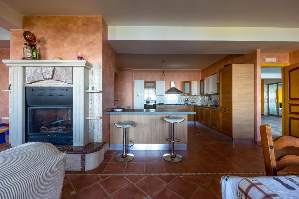 Zdjęcie z galerii obiektu Villa Rosaria con spa e piscina interna w mieście Gioiosa Marea