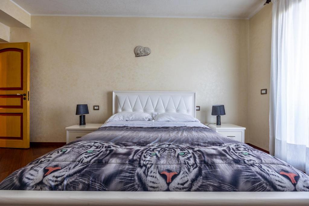 Zdjęcie z galerii obiektu Villa Rosaria con spa e piscina interna w mieście Gioiosa Marea