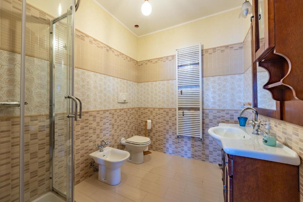 Zdjęcie z galerii obiektu Villa Rosaria con spa e piscina interna w mieście Gioiosa Marea