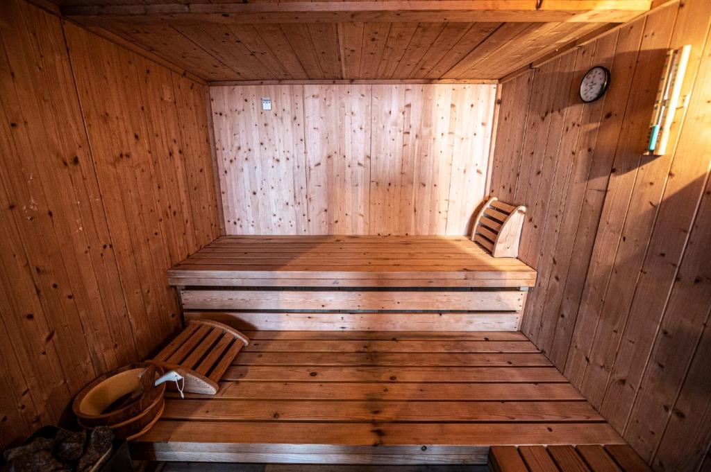 Zdjęcie z galerii obiektu Villa Rosaria con spa e piscina interna w mieście Gioiosa Marea