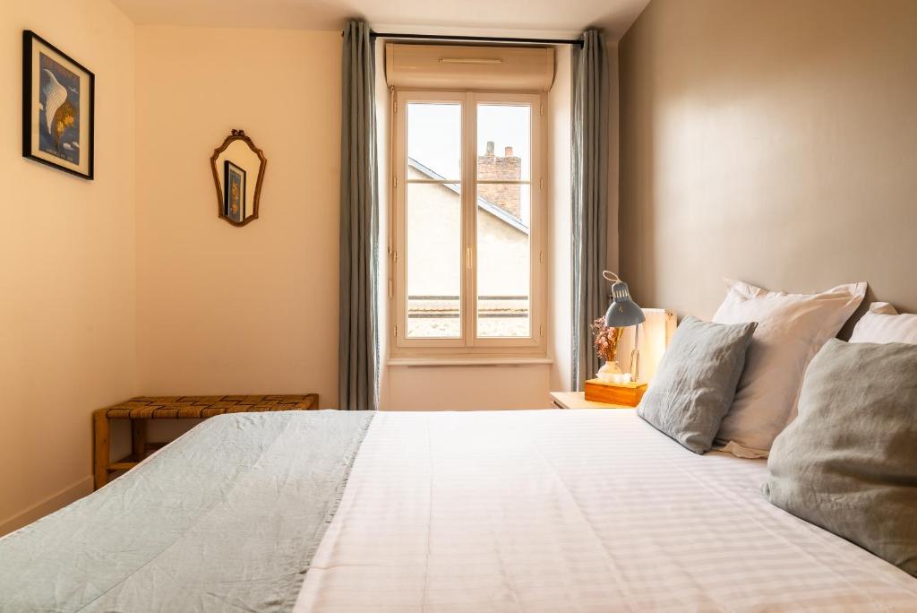Posteľ alebo postele v izbe v ubytovaní Mon Appart'hôtel - Gare de Limoges - Appartement familial - Parking en supp