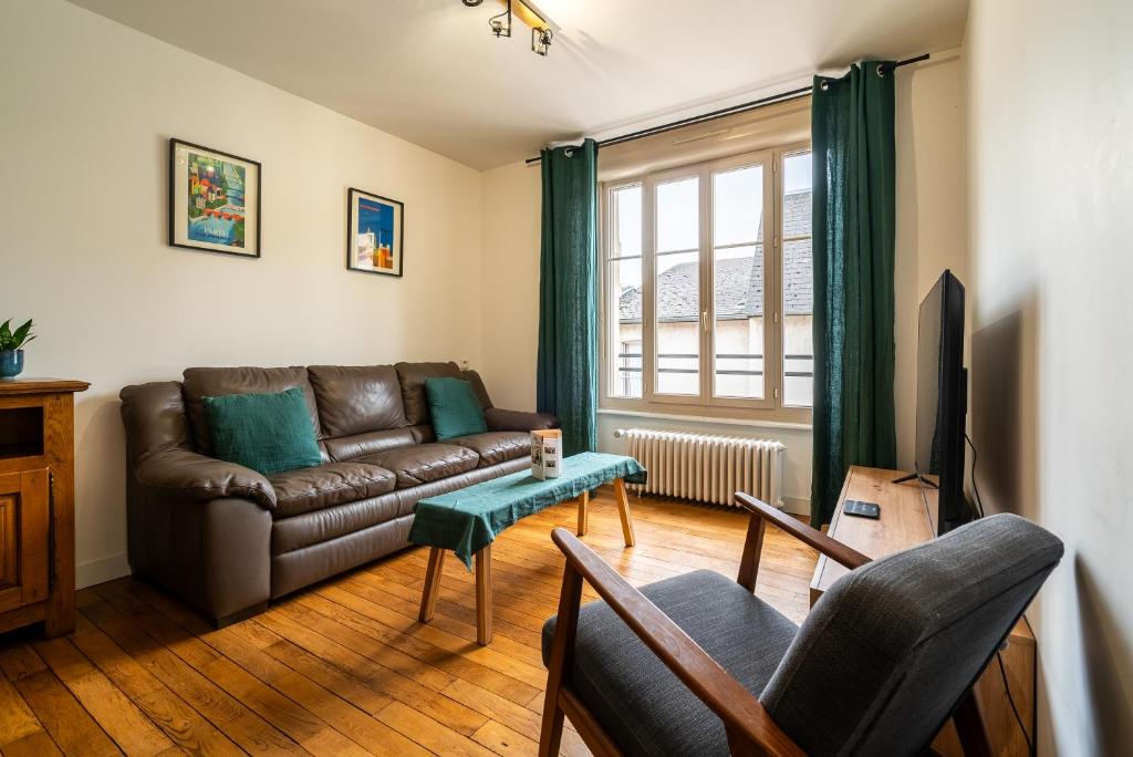 Posedenie v ubytovaní Mon Appart'hôtel - Gare de Limoges - Appartement familial - Parking en supp