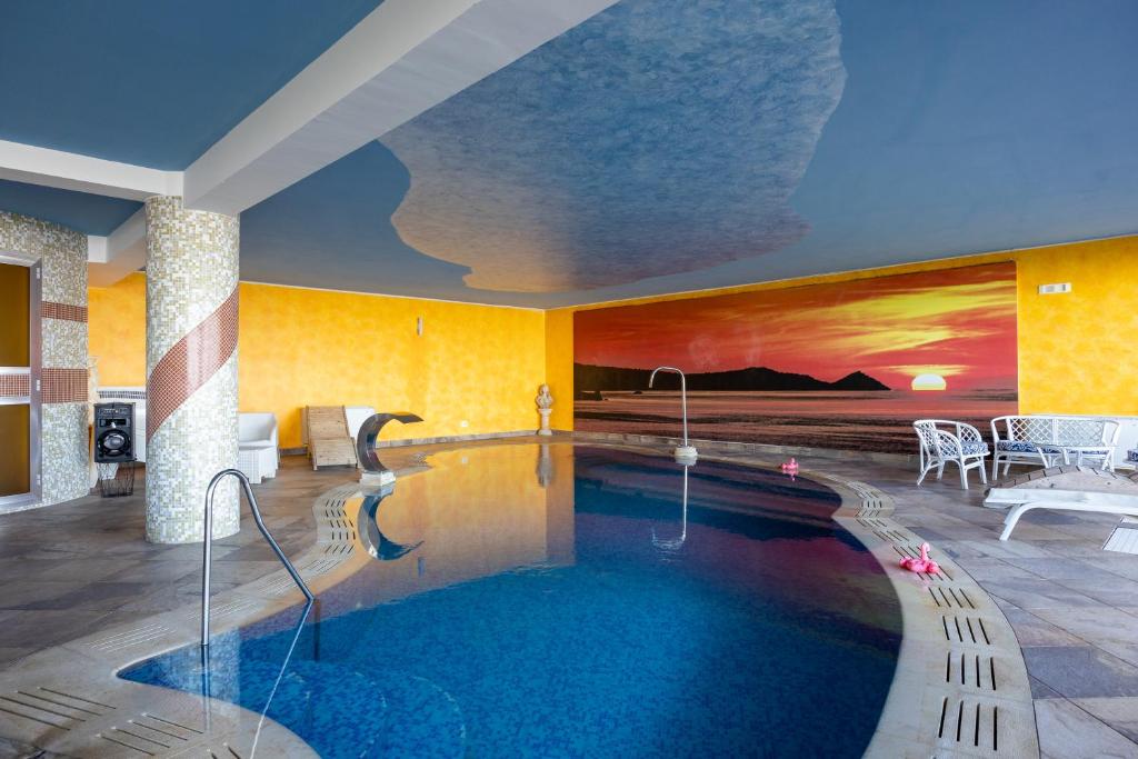 Zdjęcie z galerii obiektu Villa Rosaria con spa e piscina interna w mieście Gioiosa Marea